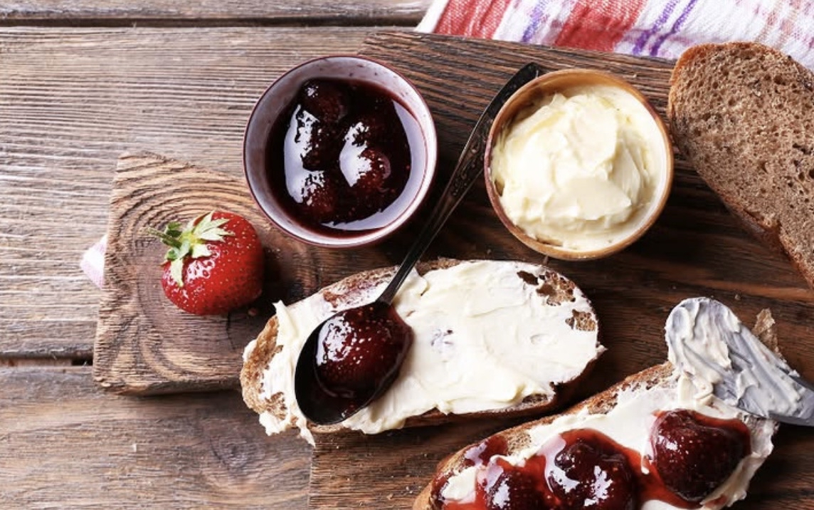 Brot mit Marmelade